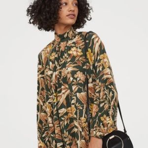 🆕NWT🆕 H&M Dark Green Floral Dress